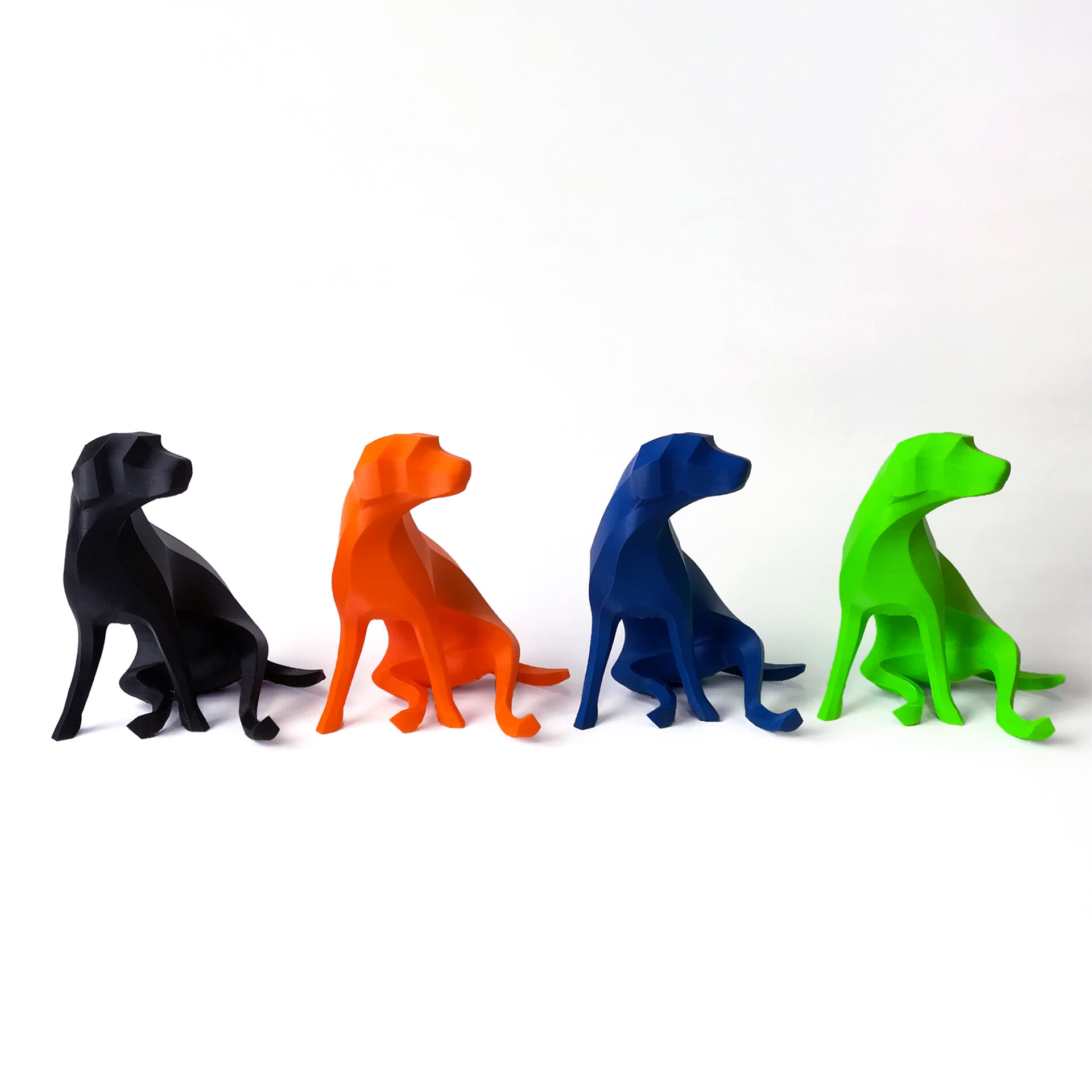 彫刻家 萩原亮の3D printing works、カラフルな犬のアート作品の画像